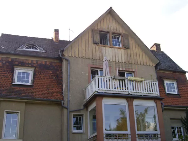 Ein alter Dachstuhl eines Einfamilienhauses